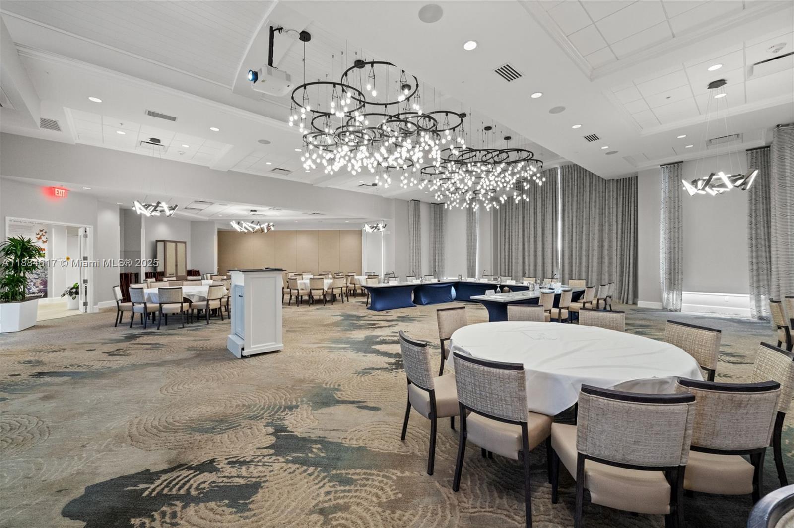 MAJESTIC POINTE - Residential