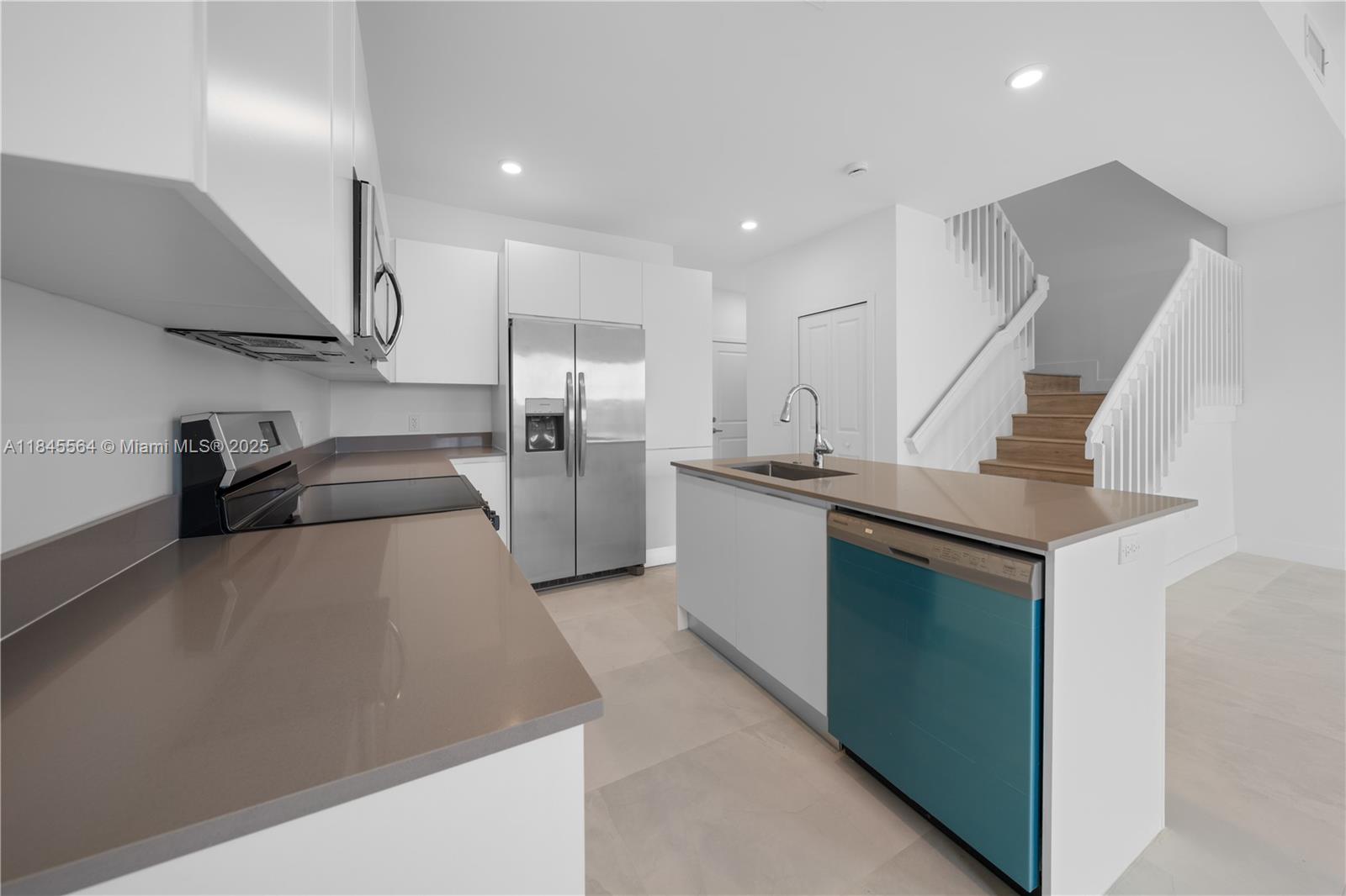 CENTURY PARK SQUARE - Residential