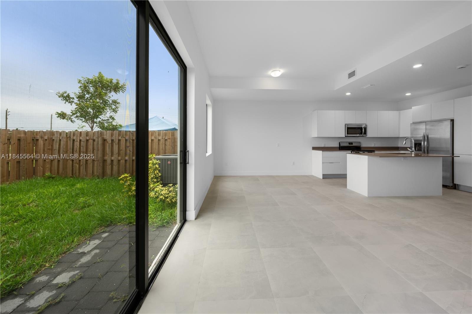 CENTURY PARK SQUARE - Residential