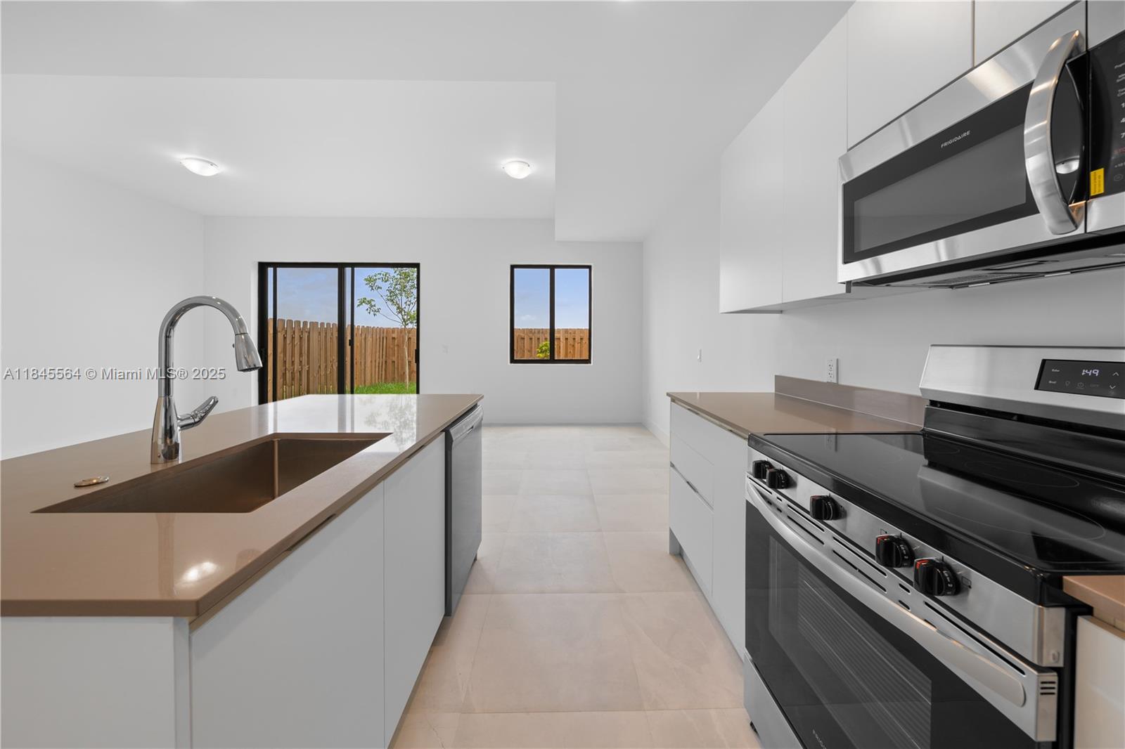 CENTURY PARK SQUARE - Residential