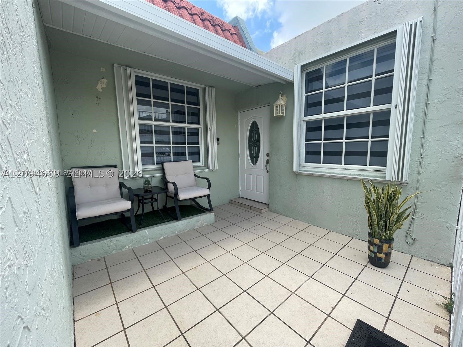 961 W 37th Ter