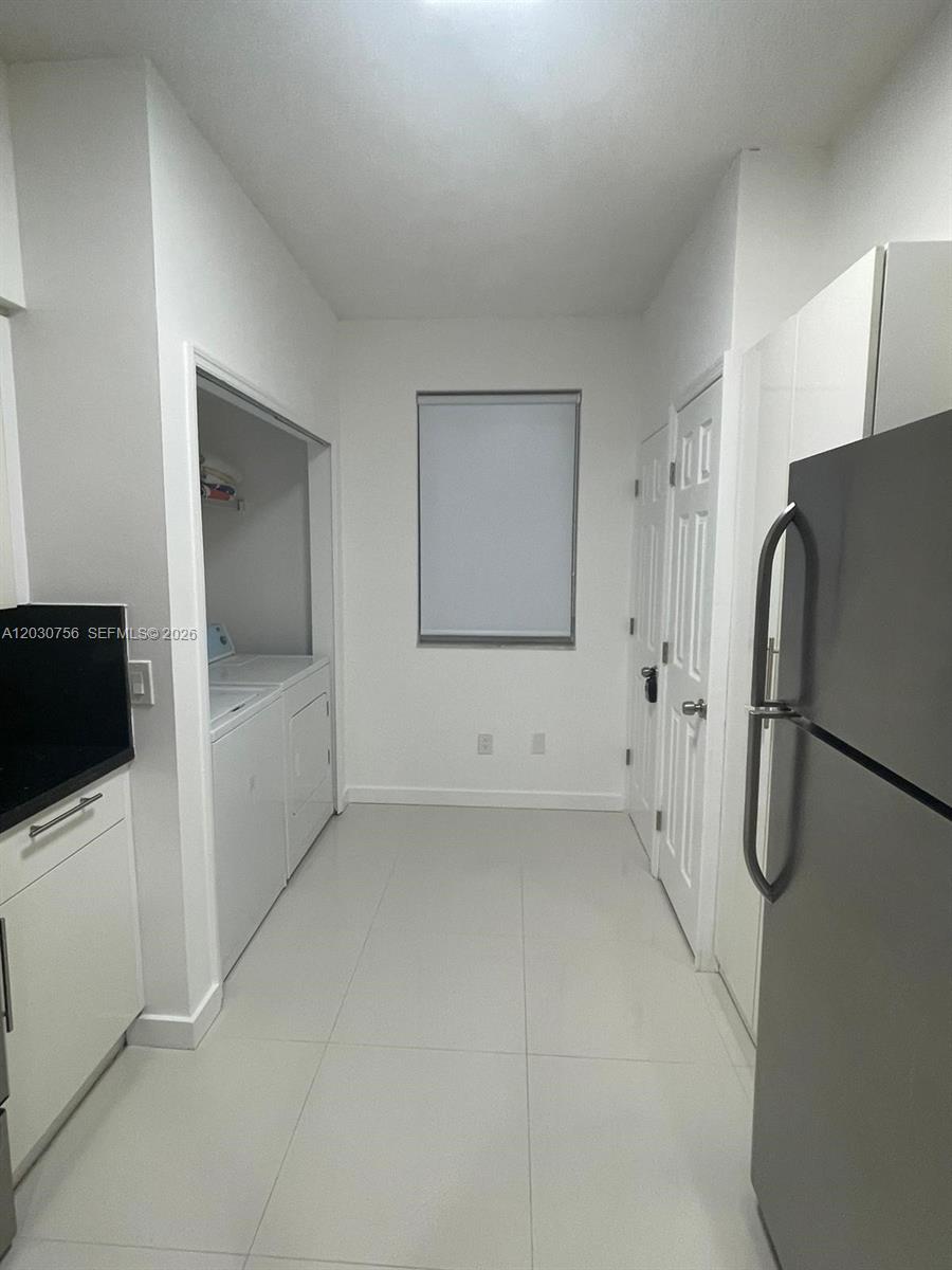 Properties 4 3255 NE 184th St 12114