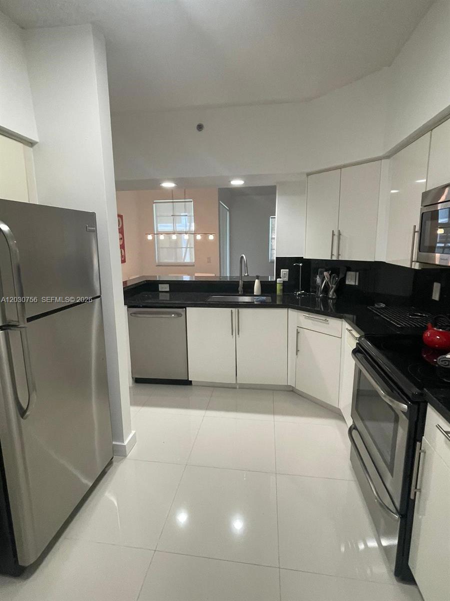 Properties 3 3255 NE 184th St 12114