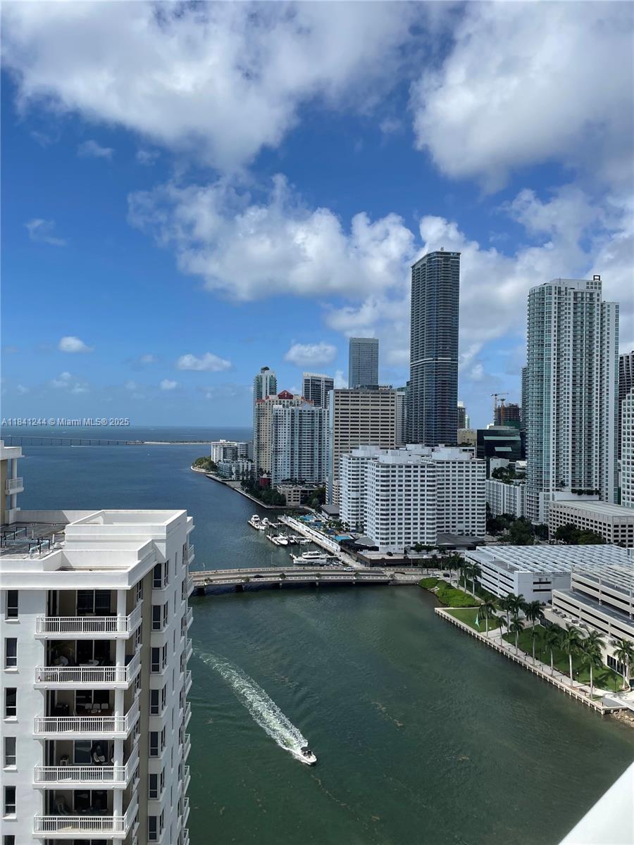 COURTS BRICKELL KEY CONDO - Residential