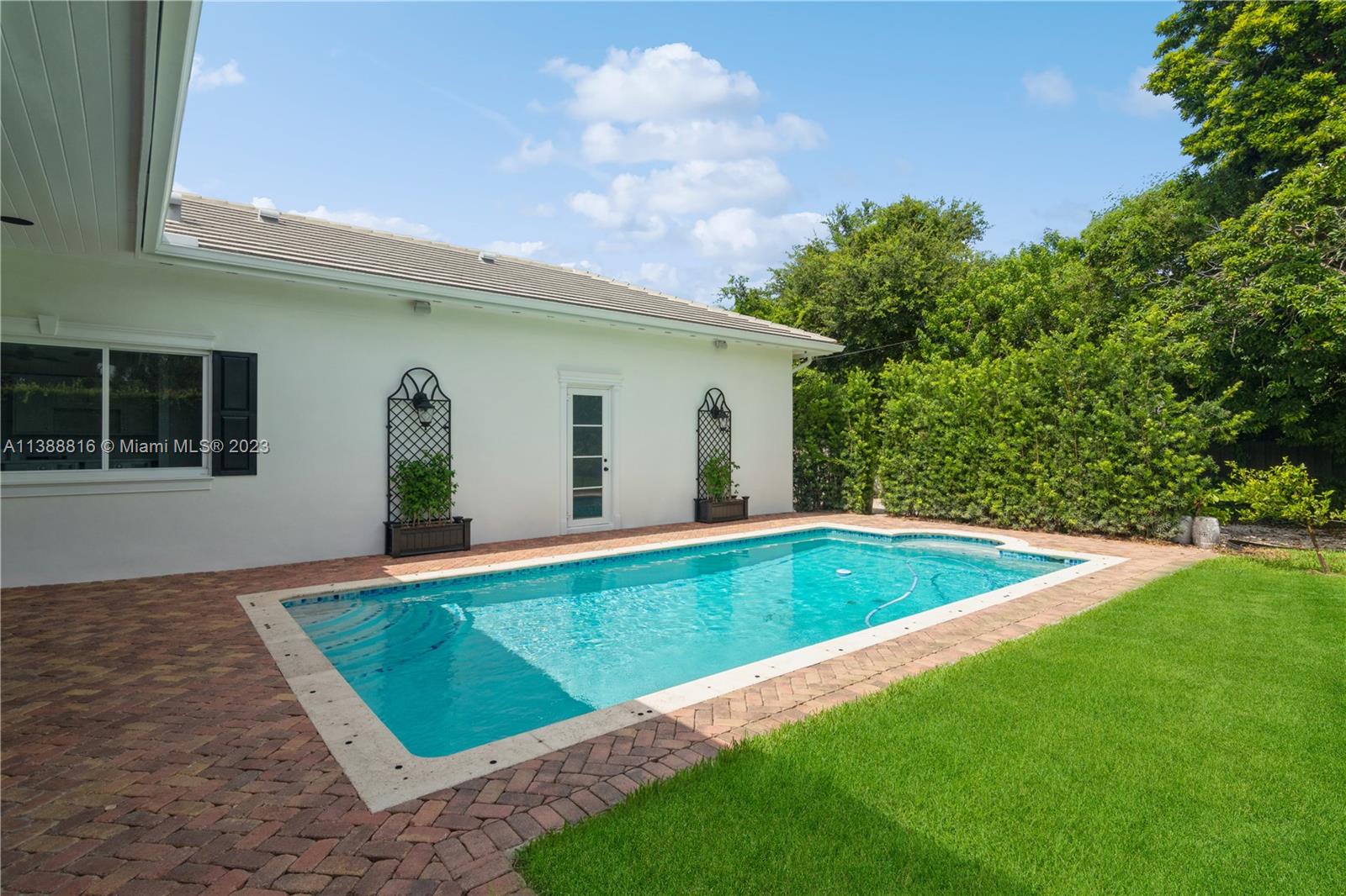 SNAPPER CREEK VILLAGE AMD - Residential