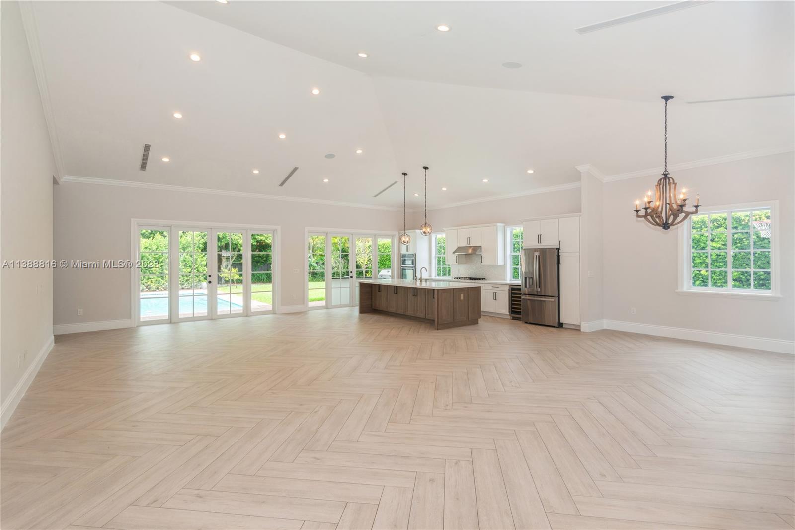 SNAPPER CREEK VILLAGE AMD - Residential