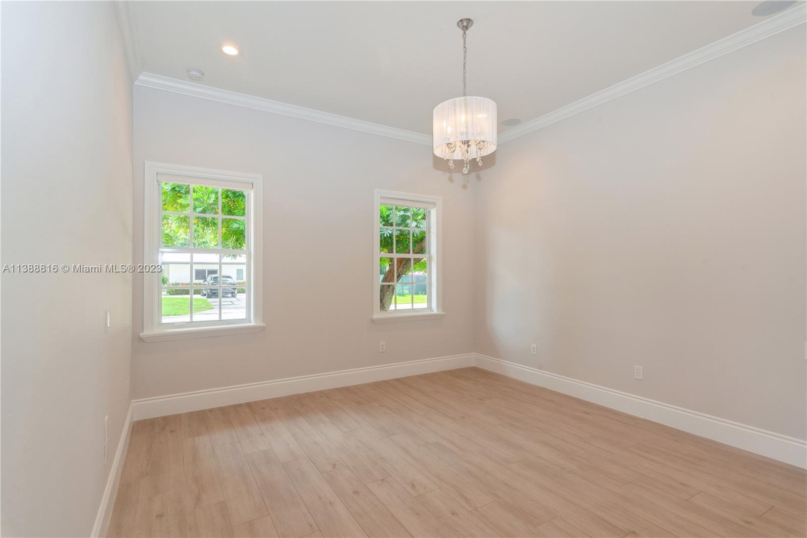 SNAPPER CREEK VILLAGE AMD - Residential