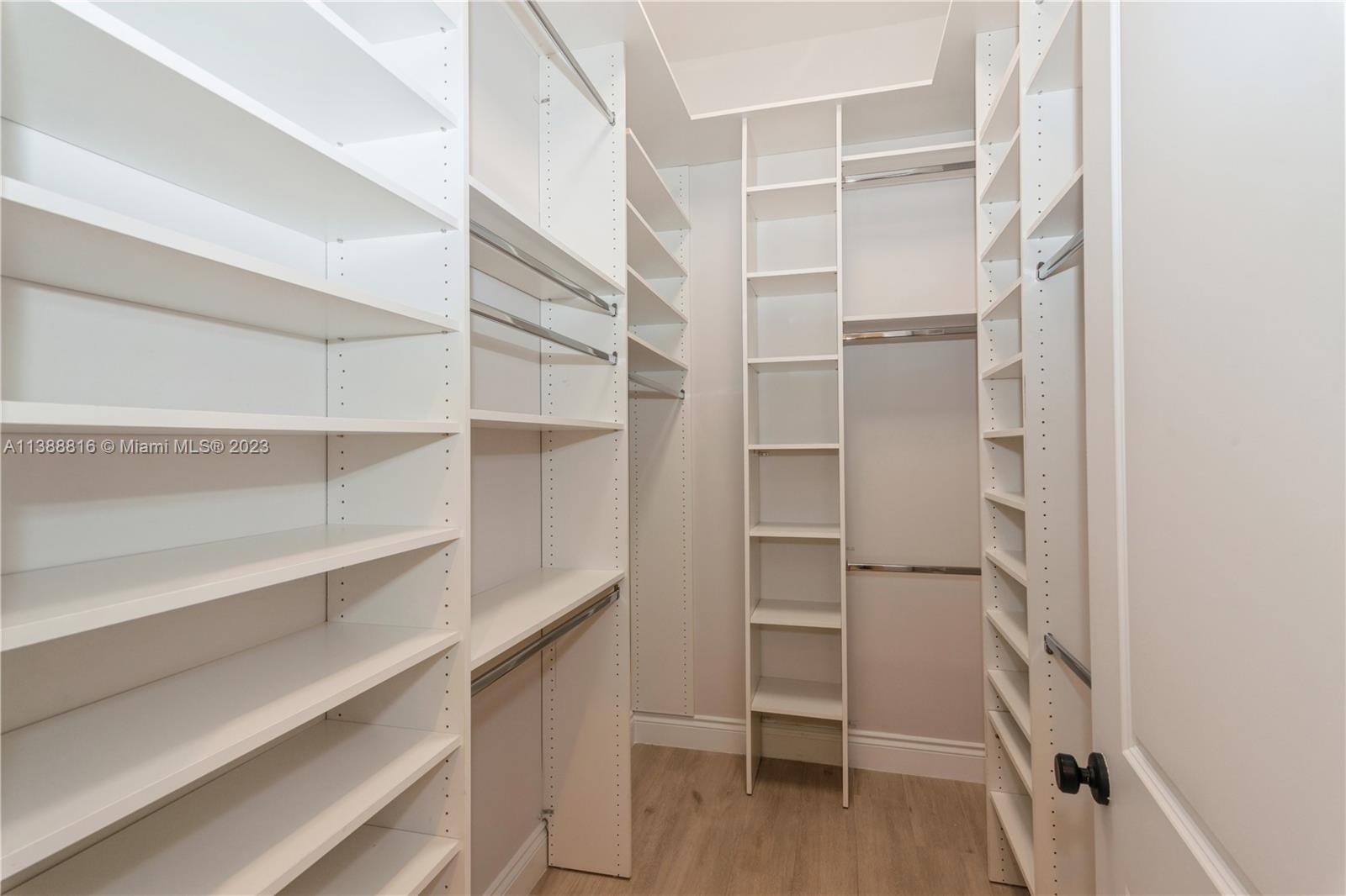 SNAPPER CREEK VILLAGE AMD - Residential