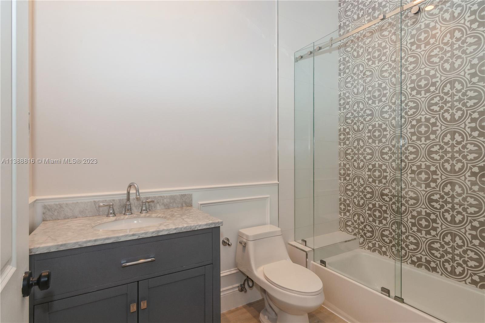 SNAPPER CREEK VILLAGE AMD - Residential