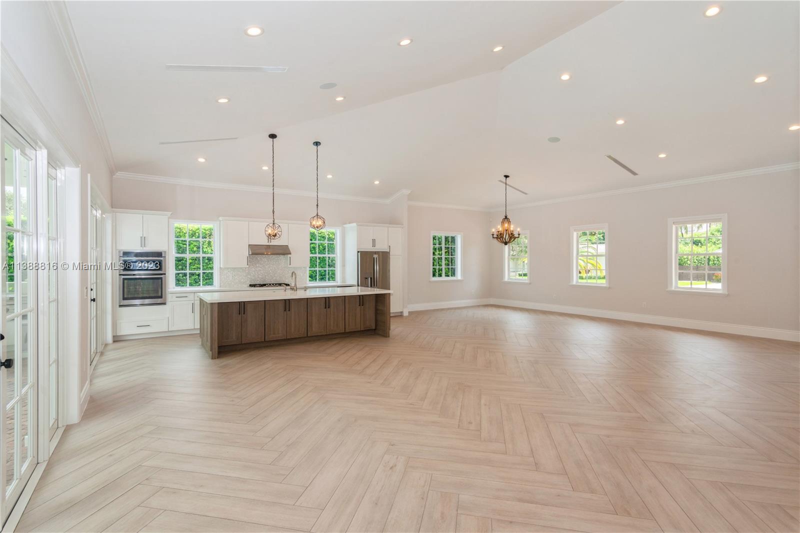 SNAPPER CREEK VILLAGE AMD - Residential