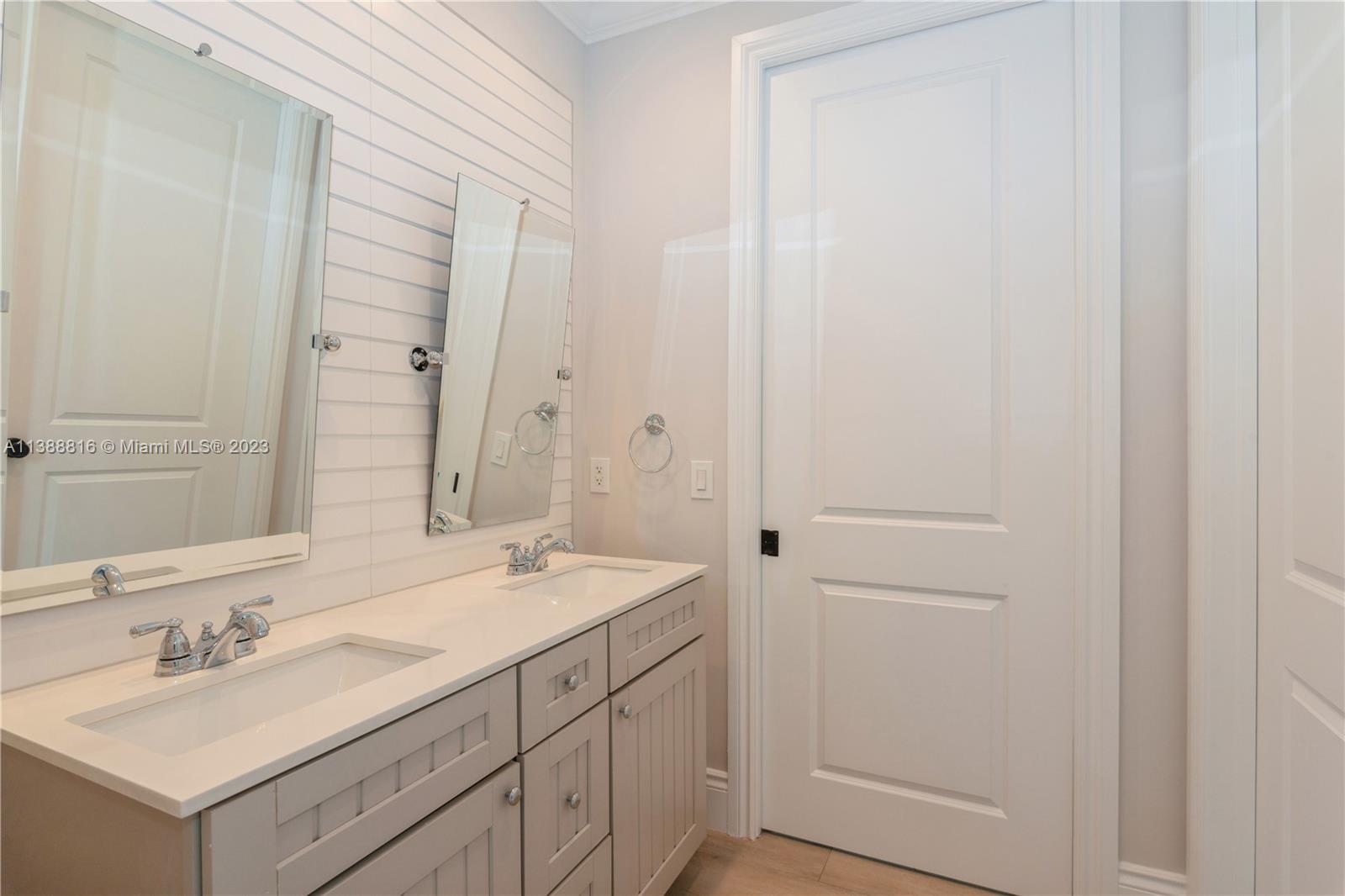 SNAPPER CREEK VILLAGE AMD - Residential