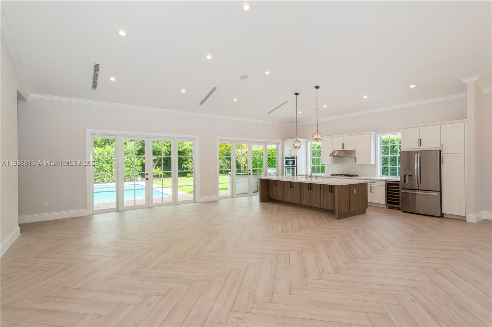 SNAPPER CREEK VILLAGE AMD - Residential