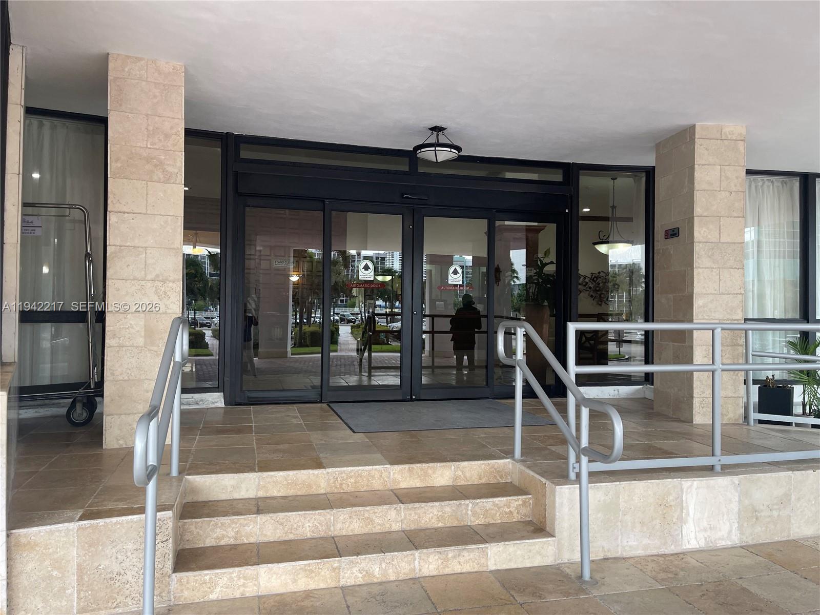 ALEXANDER TOWERS CONDO - Residential