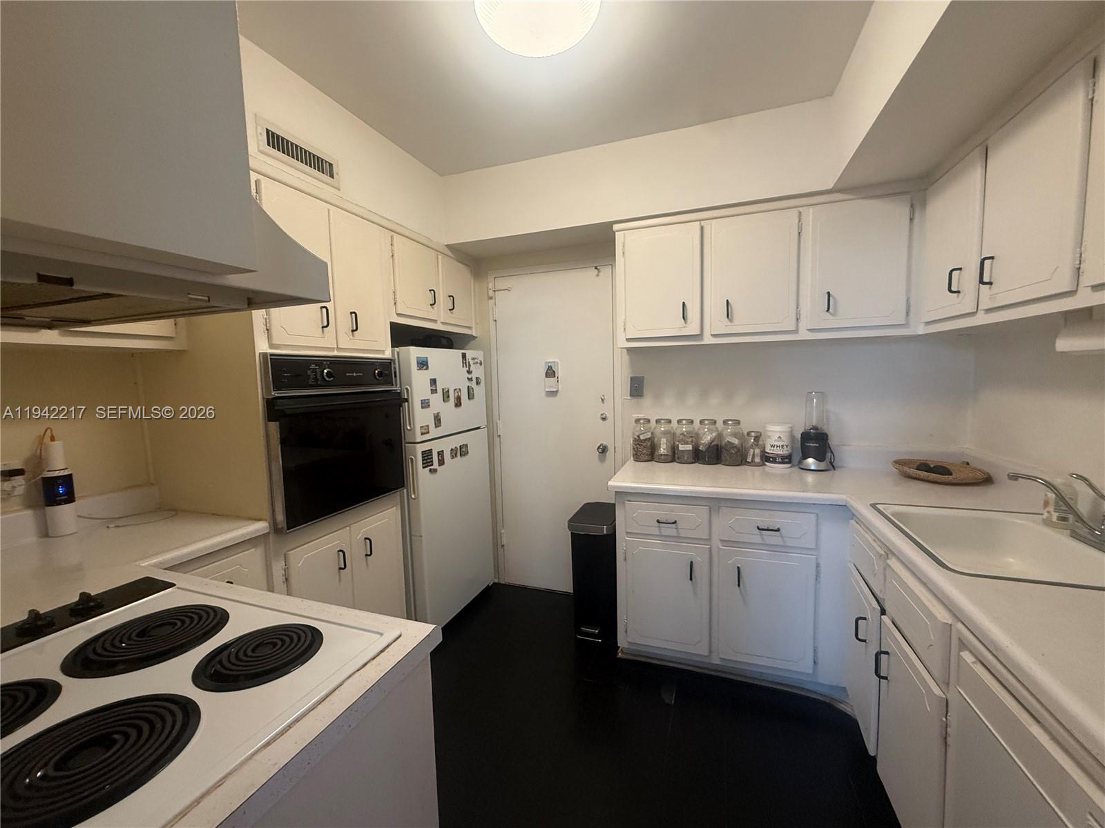 ALEXANDER TOWERS CONDO - Residential