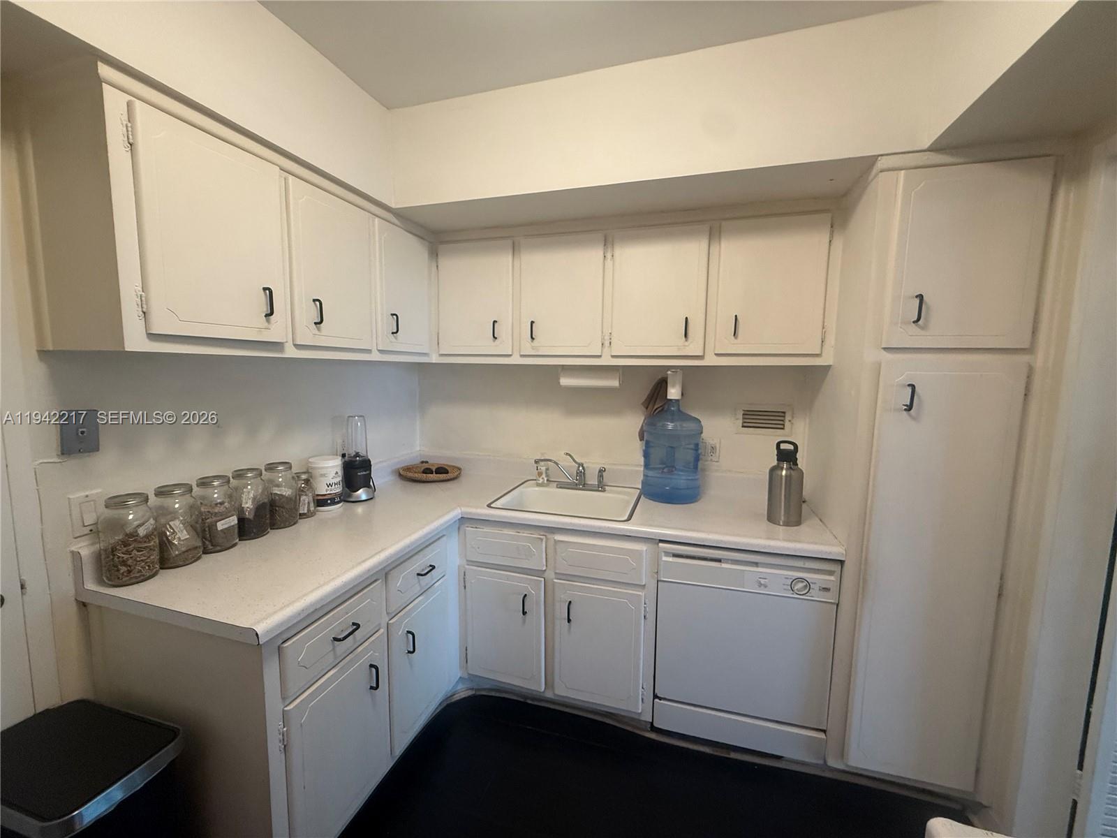 ALEXANDER TOWERS CONDO - Residential