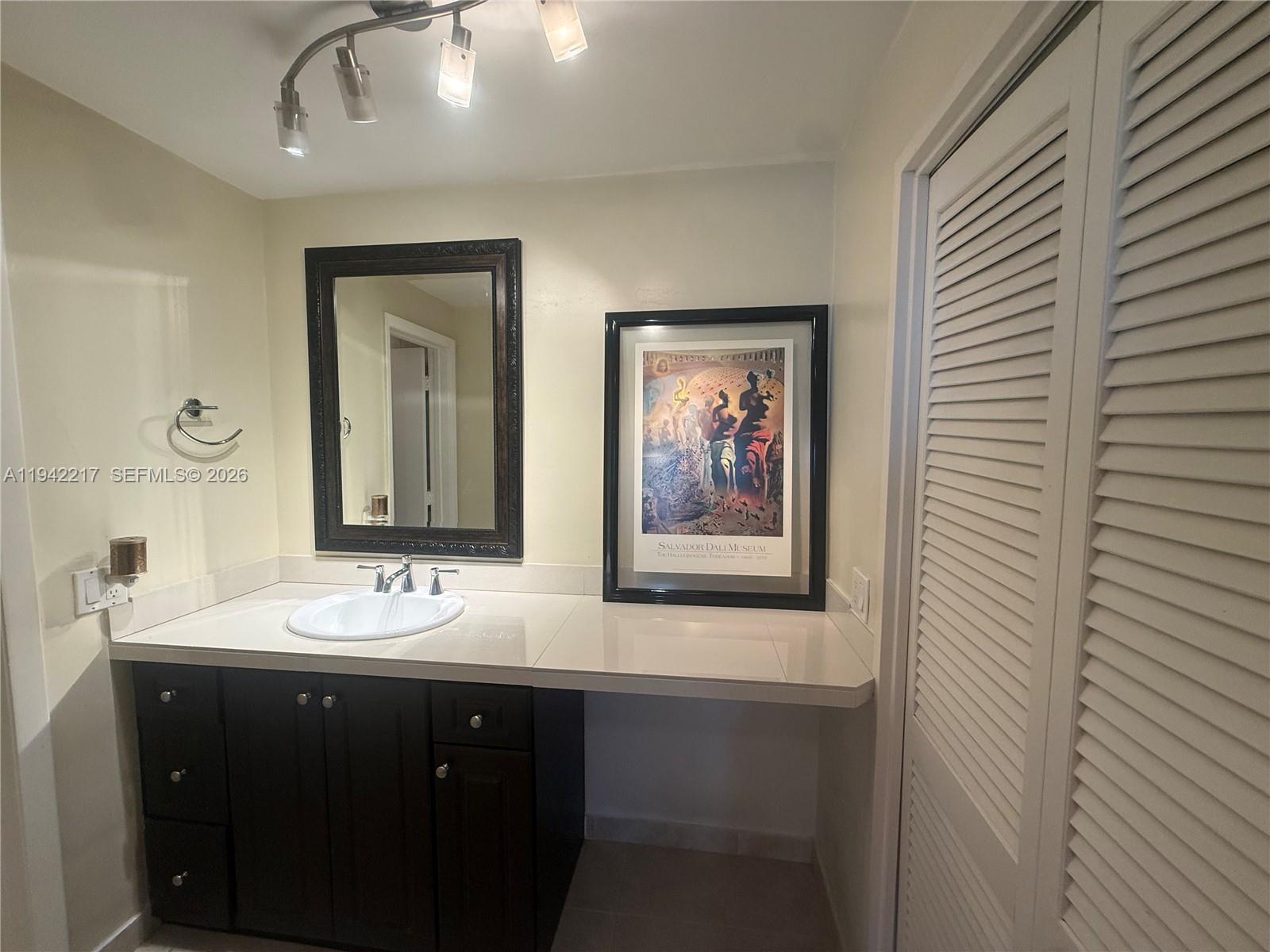 ALEXANDER TOWERS CONDO - Residential