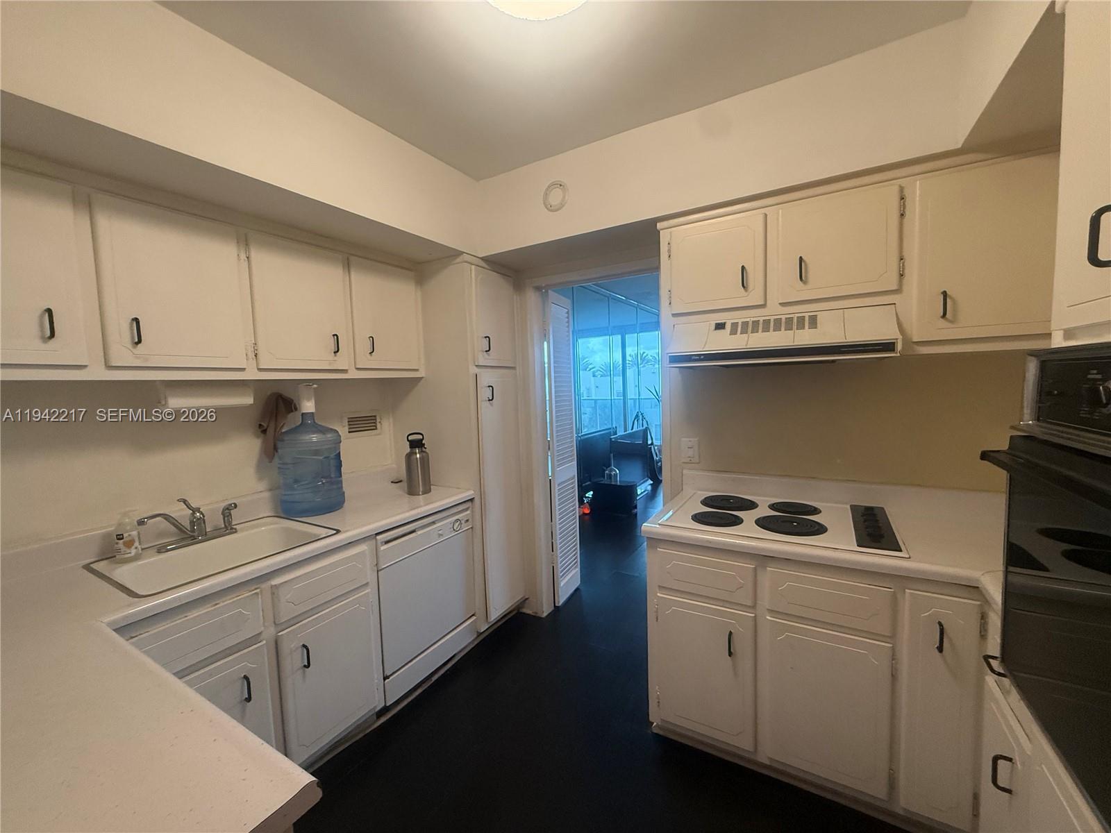 ALEXANDER TOWERS CONDO - Residential