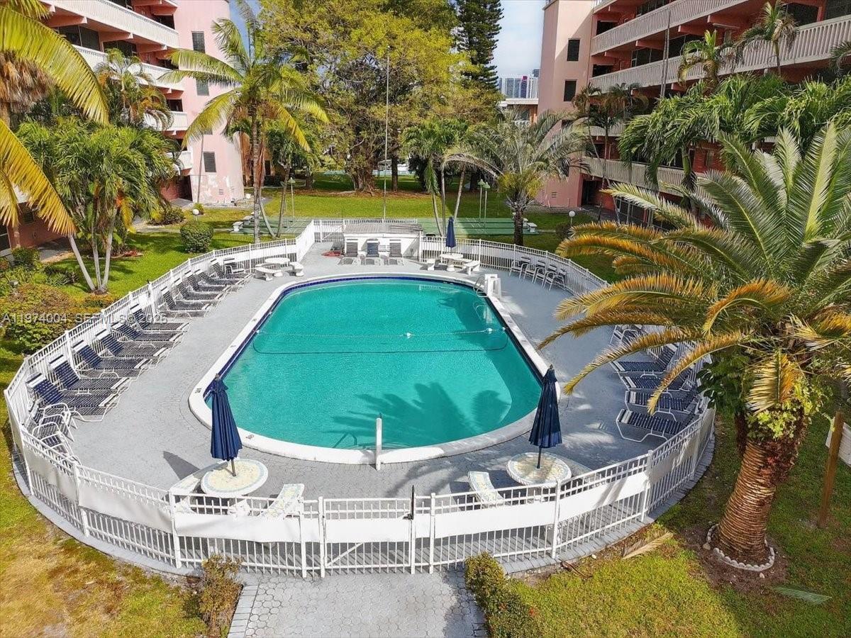 EL DORADO PLAZA WEST CONDO - Residential