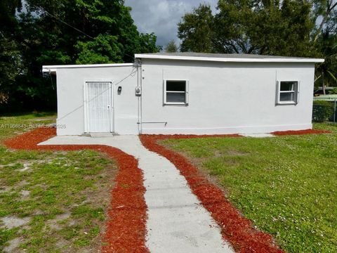 2275 NW 99th Ter Miami FL 33147