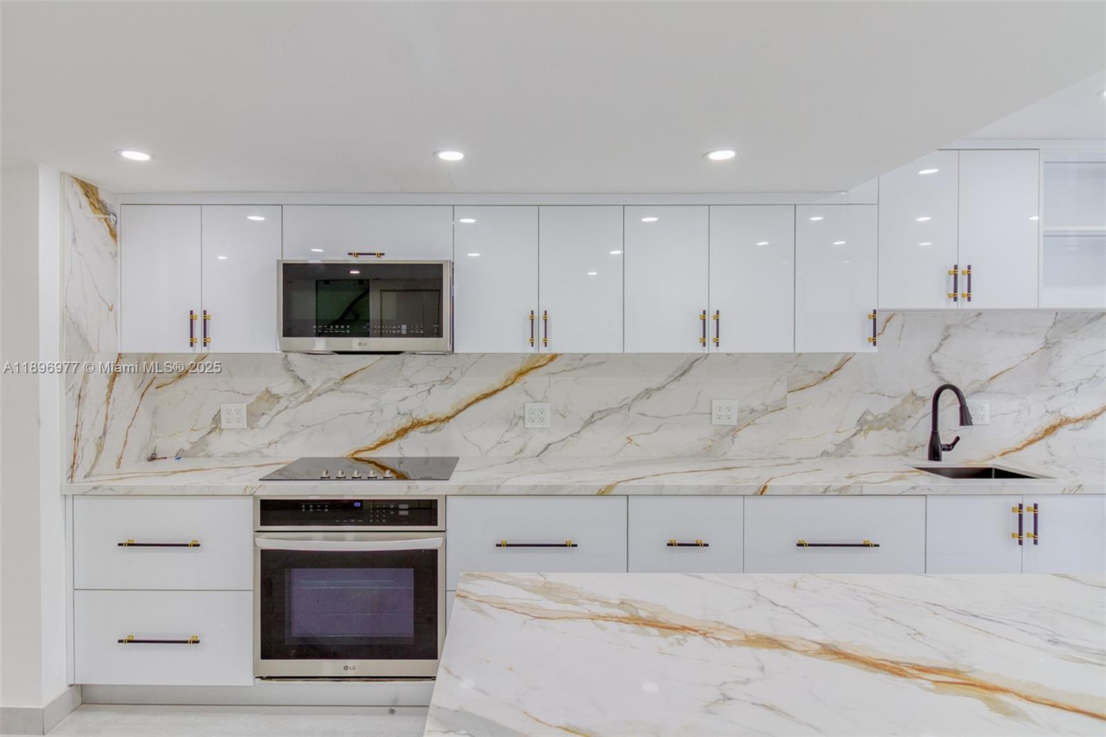 VILLAGE TOWNHOUSES NO TWO - Residential Lease