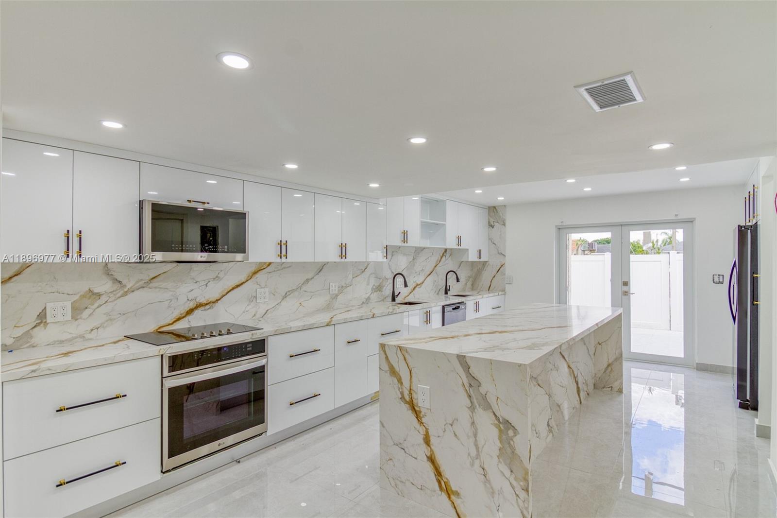 VILLAGE TOWNHOUSES NO TWO - Residential Lease