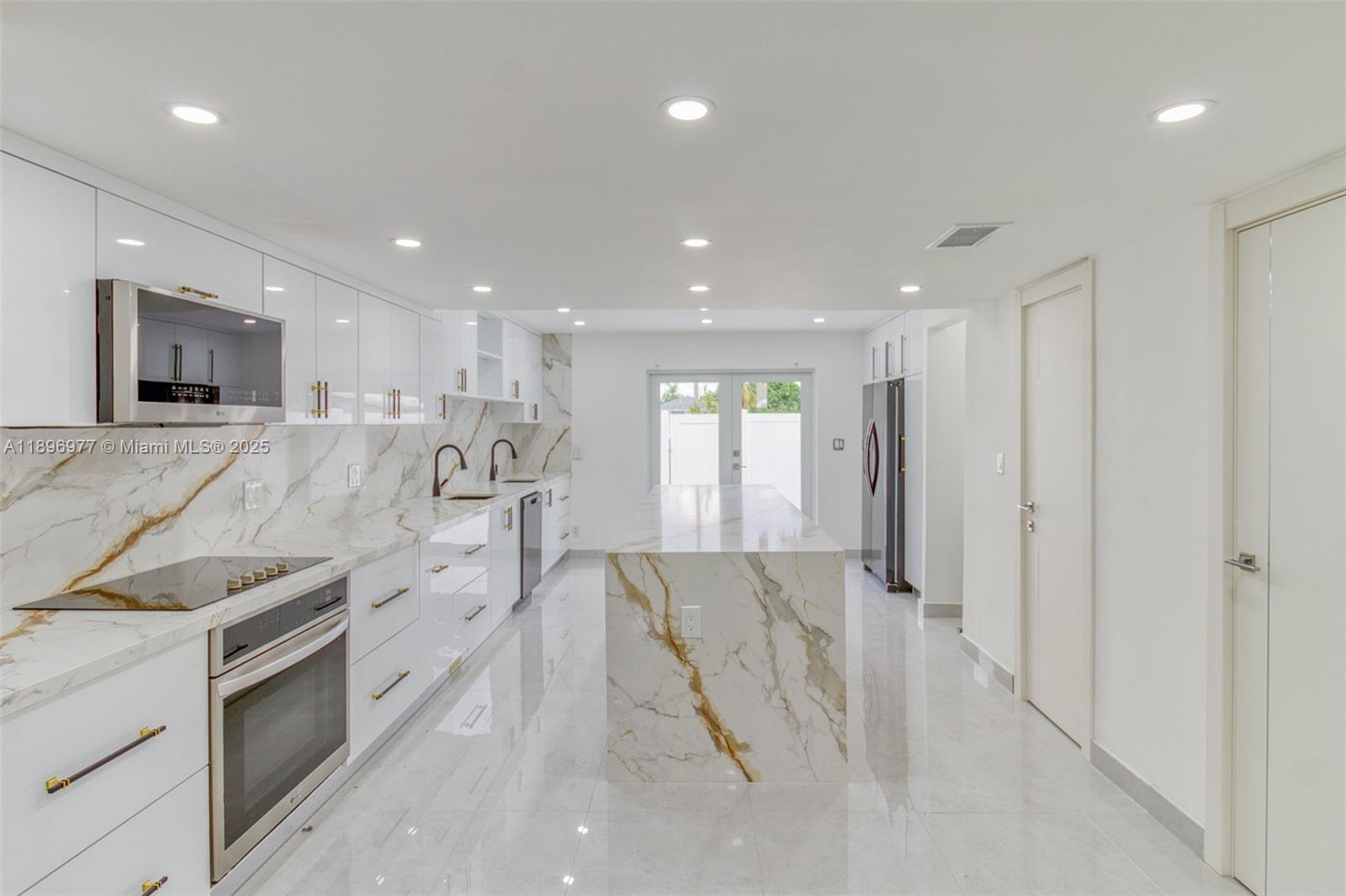 VILLAGE TOWNHOUSES NO TWO - Residential Lease