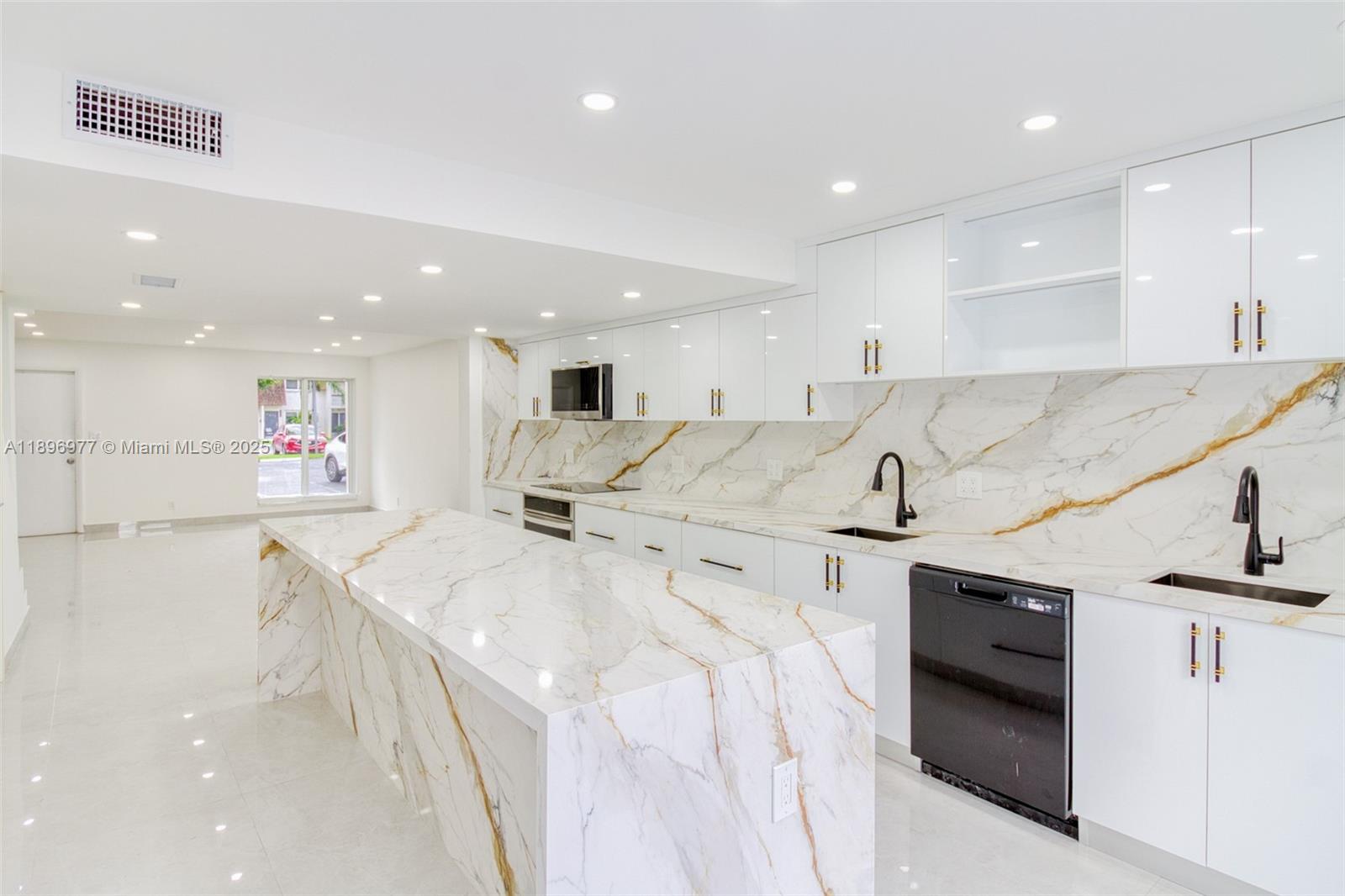 VILLAGE TOWNHOUSES NO TWO - Residential Lease