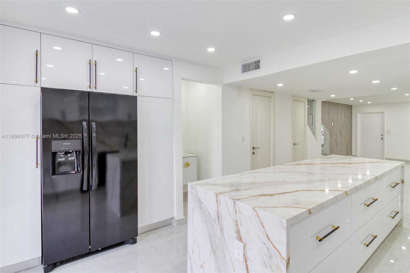 VILLAGE TOWNHOUSES NO TWO - Residential Lease