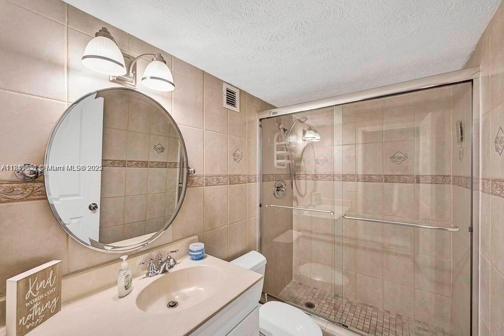 SEA AIR TOWERS CONDO - Residential Lease