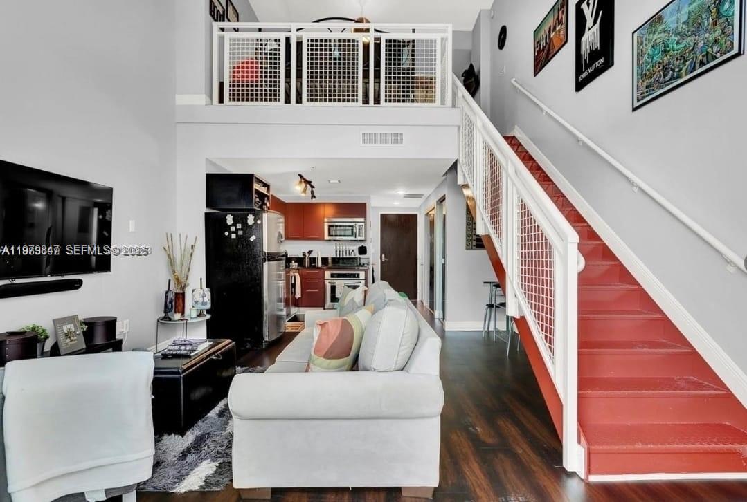 VIZCAYNE NORTH CONDO - Residential