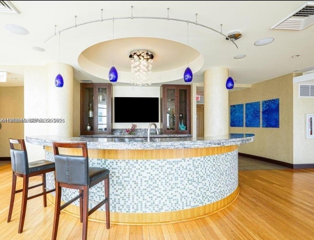 VIZCAYNE NORTH CONDO - Residential