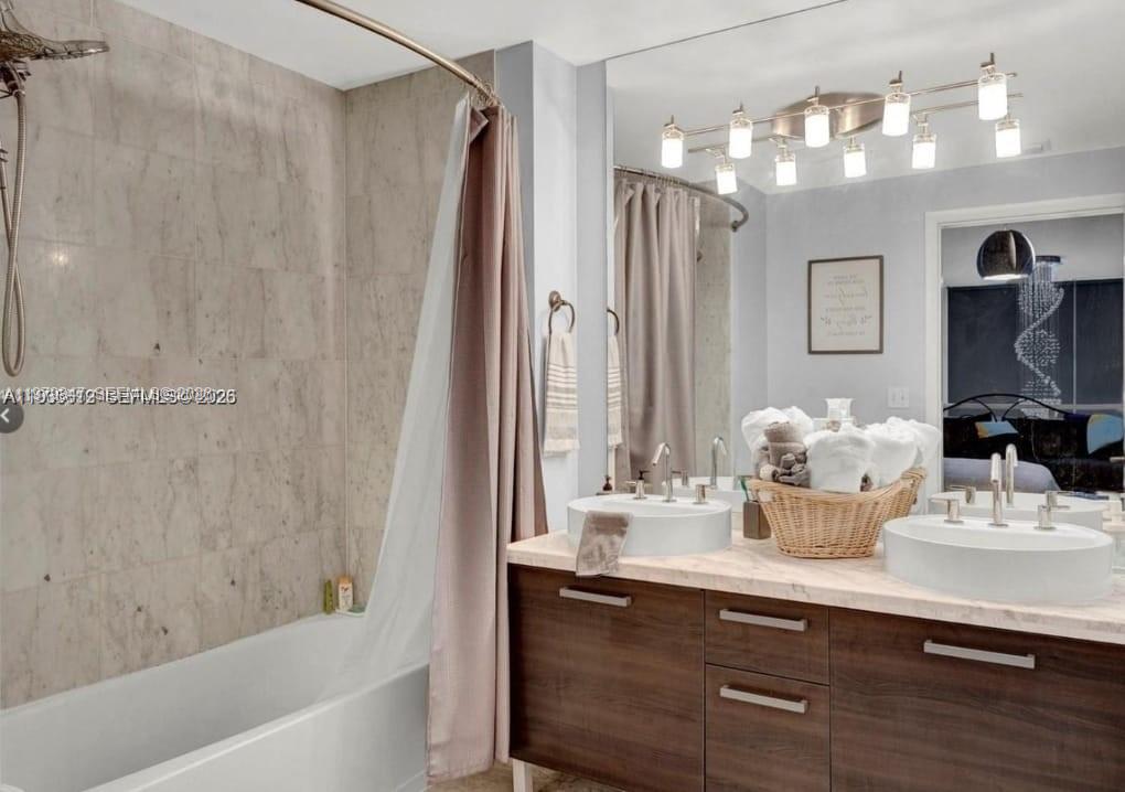 VIZCAYNE NORTH CONDO - Residential