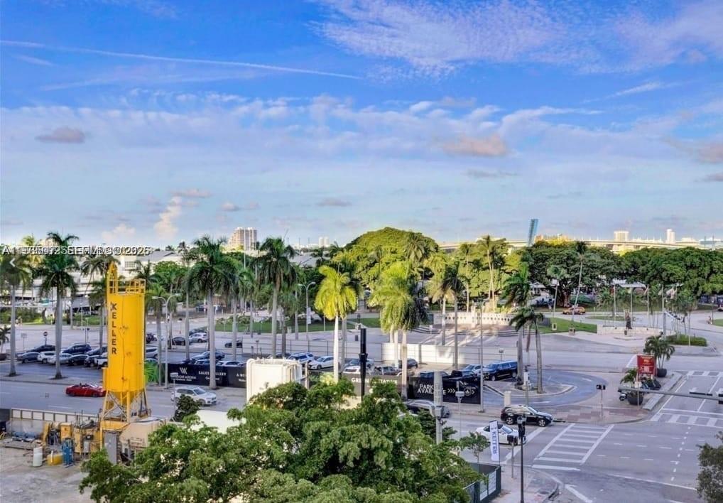 VIZCAYNE NORTH CONDO - Residential