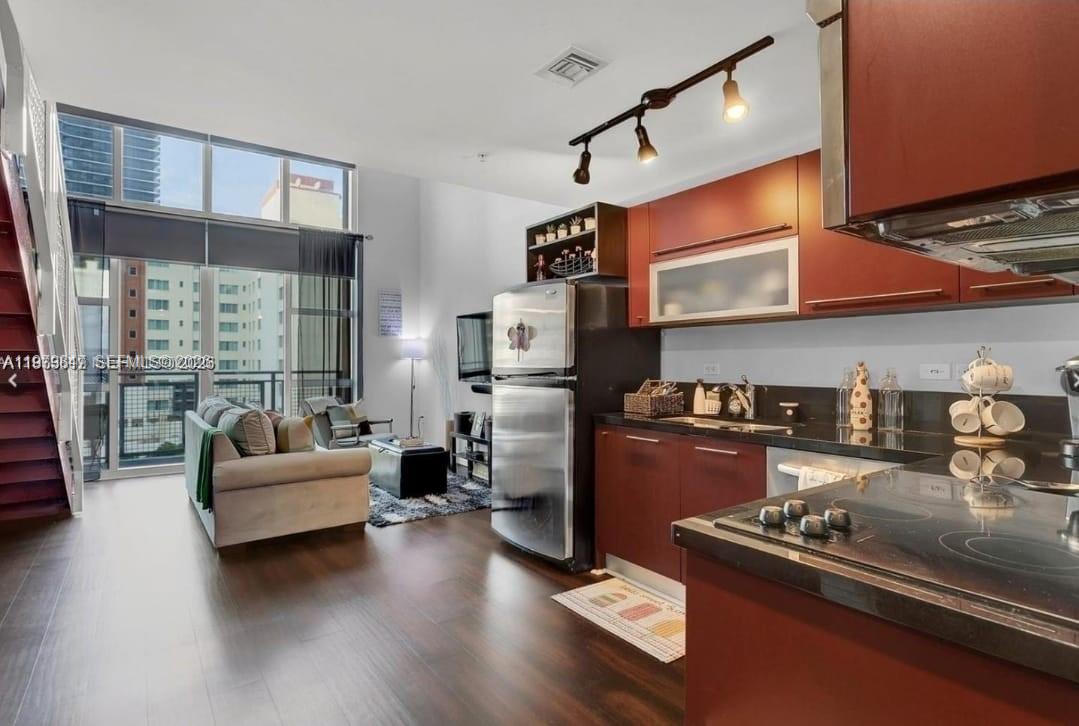 VIZCAYNE NORTH CONDO - Residential