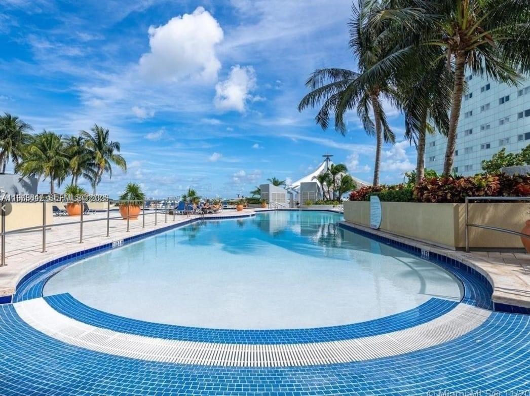 VIZCAYNE NORTH CONDO - Residential