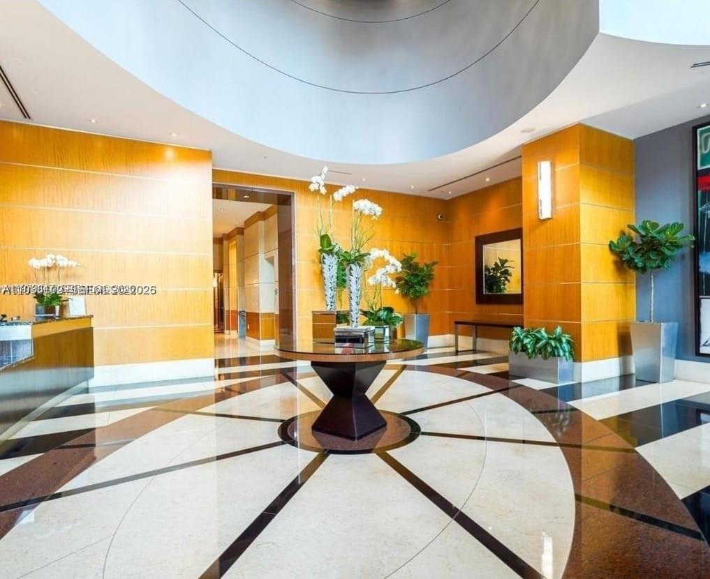 VIZCAYNE NORTH CONDO - Residential