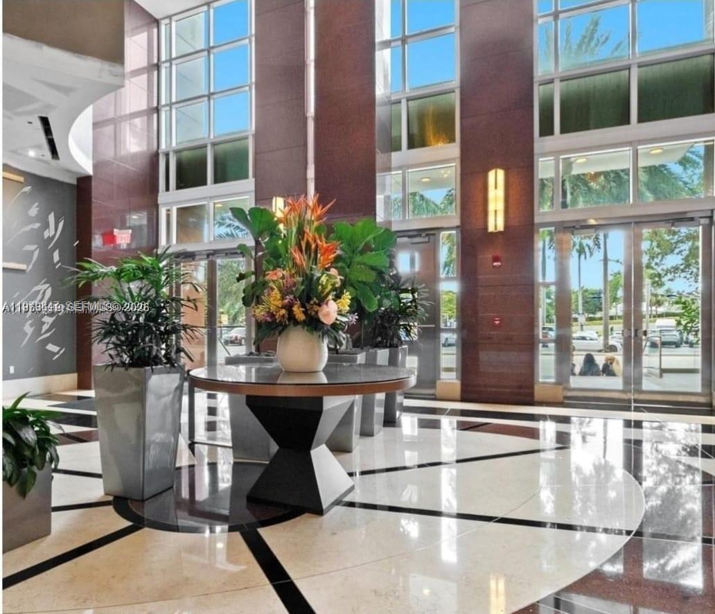 VIZCAYNE NORTH CONDO - Residential