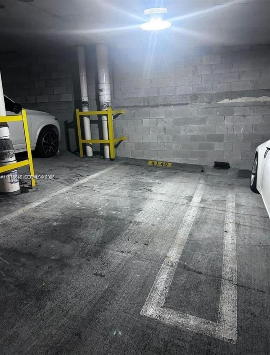 VIZCAYNE NORTH CONDO - Residential