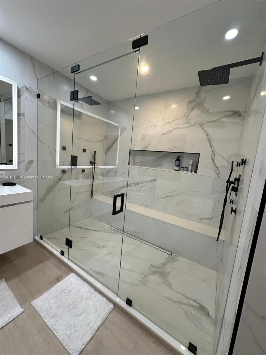 LANDINGS - Residential Lease
