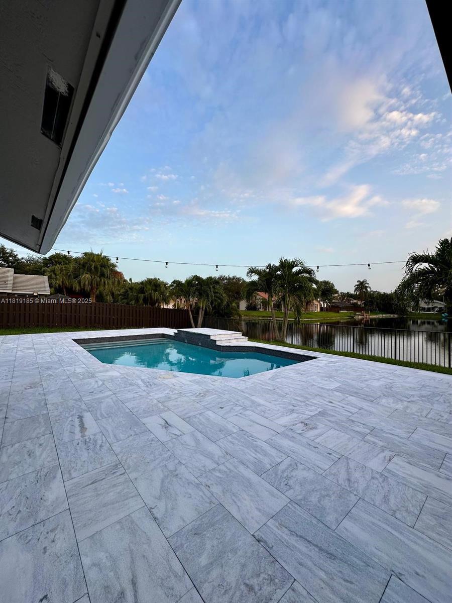 LANDINGS - Residential Lease