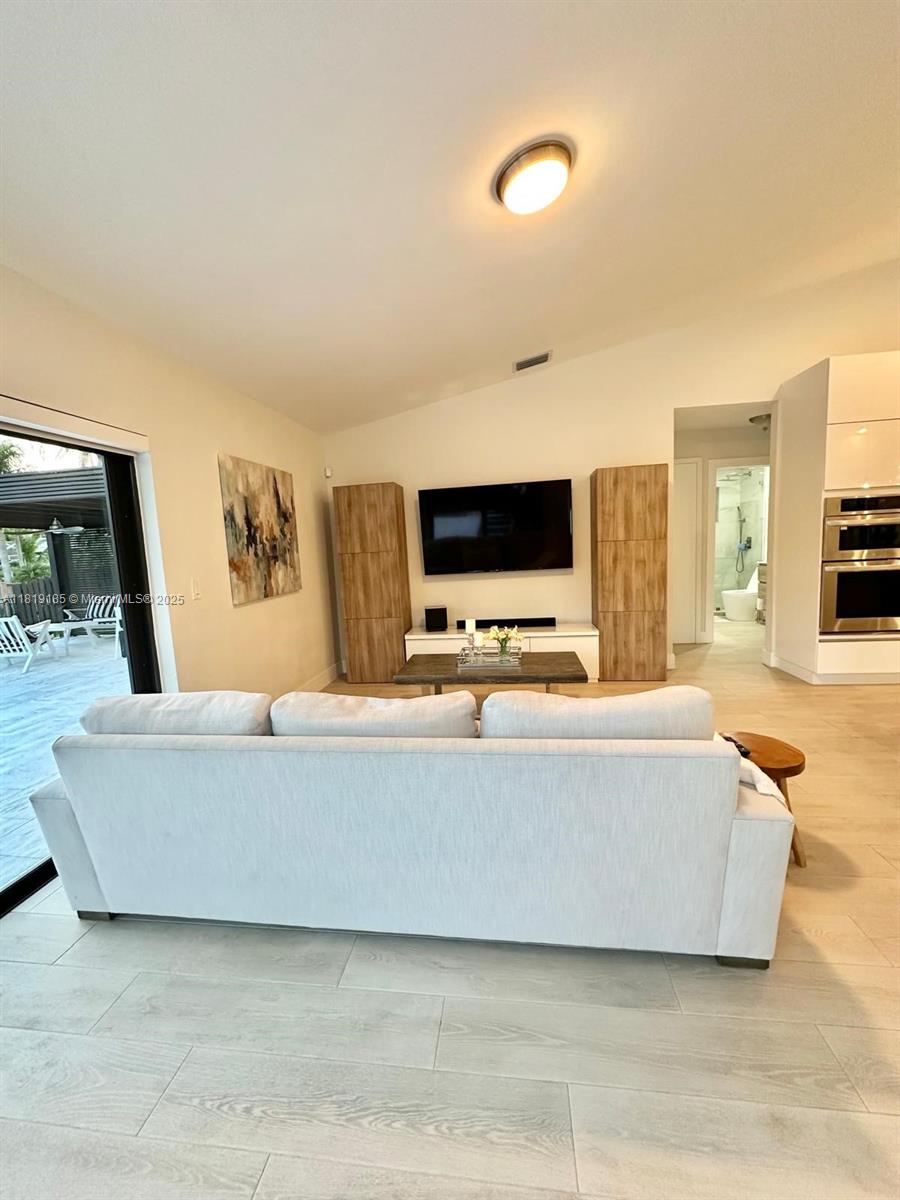 LANDINGS - Residential Lease