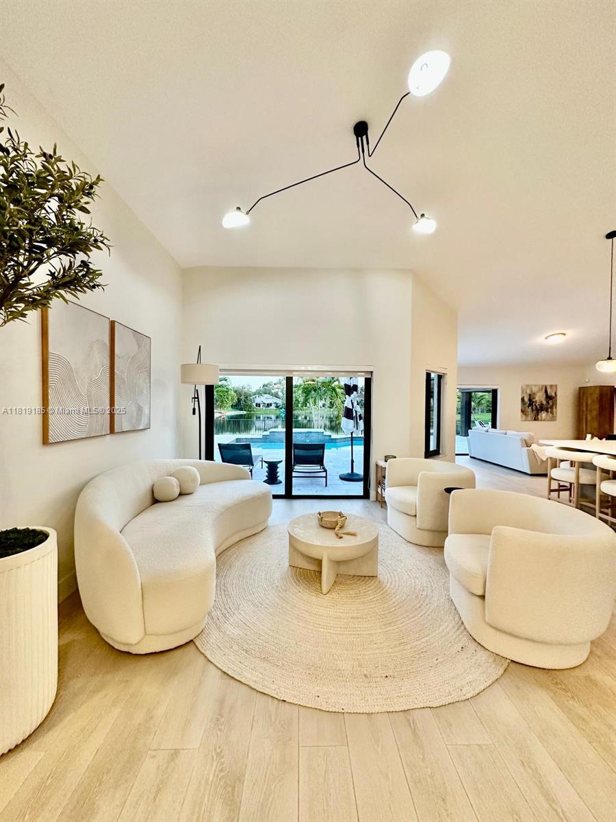LANDINGS - Residential Lease