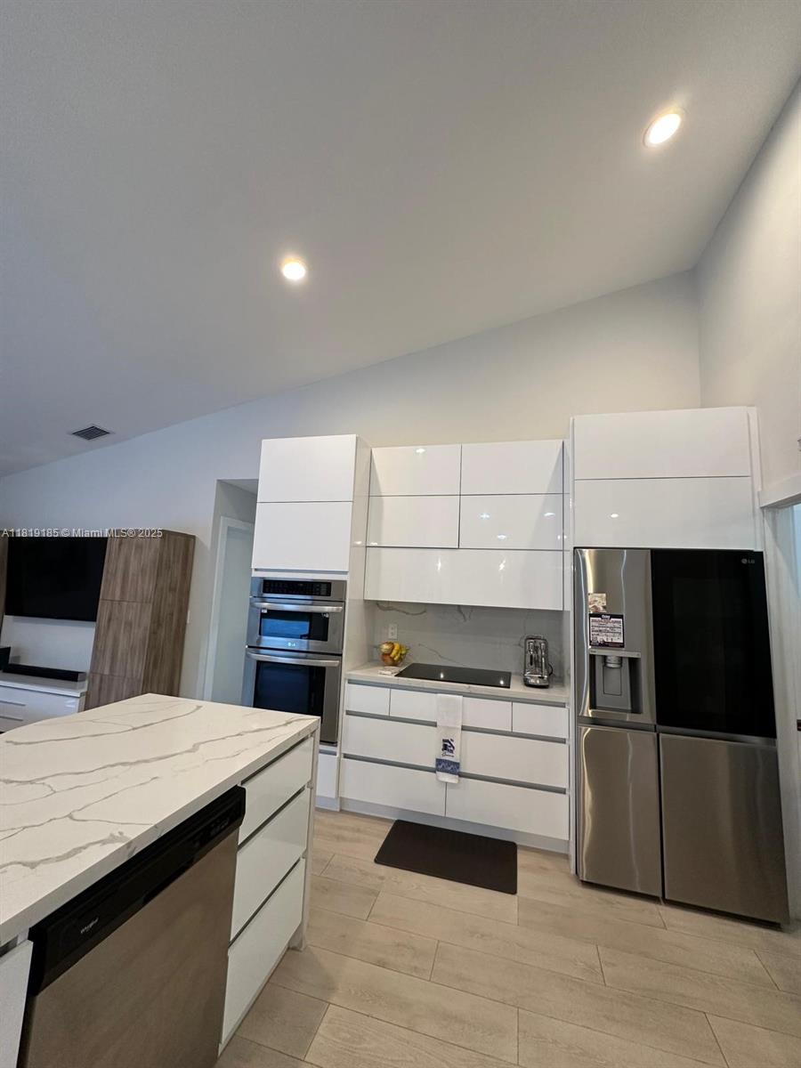 LANDINGS - Residential Lease