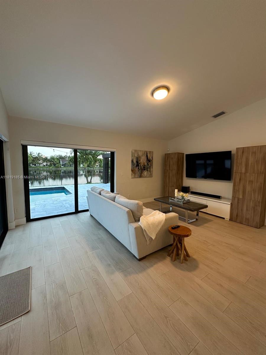 LANDINGS - Residential Lease