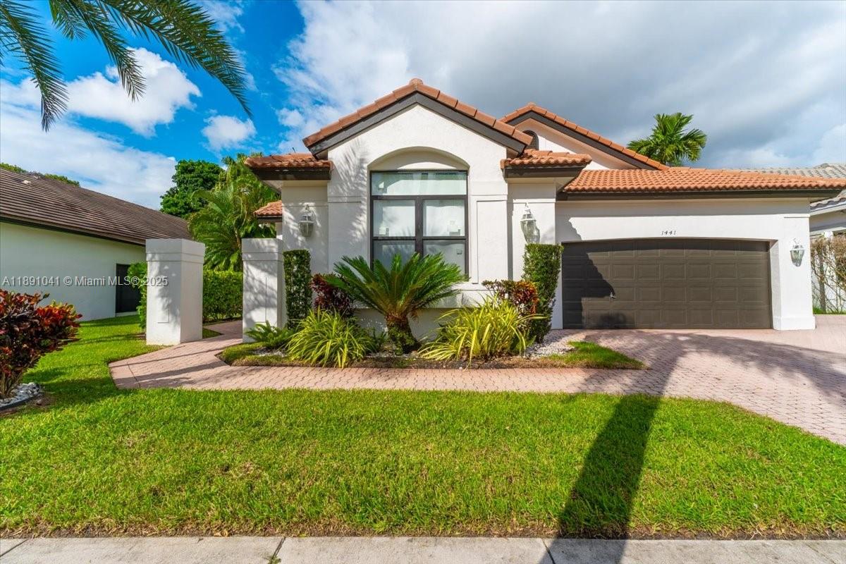 HOLLYWOOD LAKES COUNTRY C - Residential