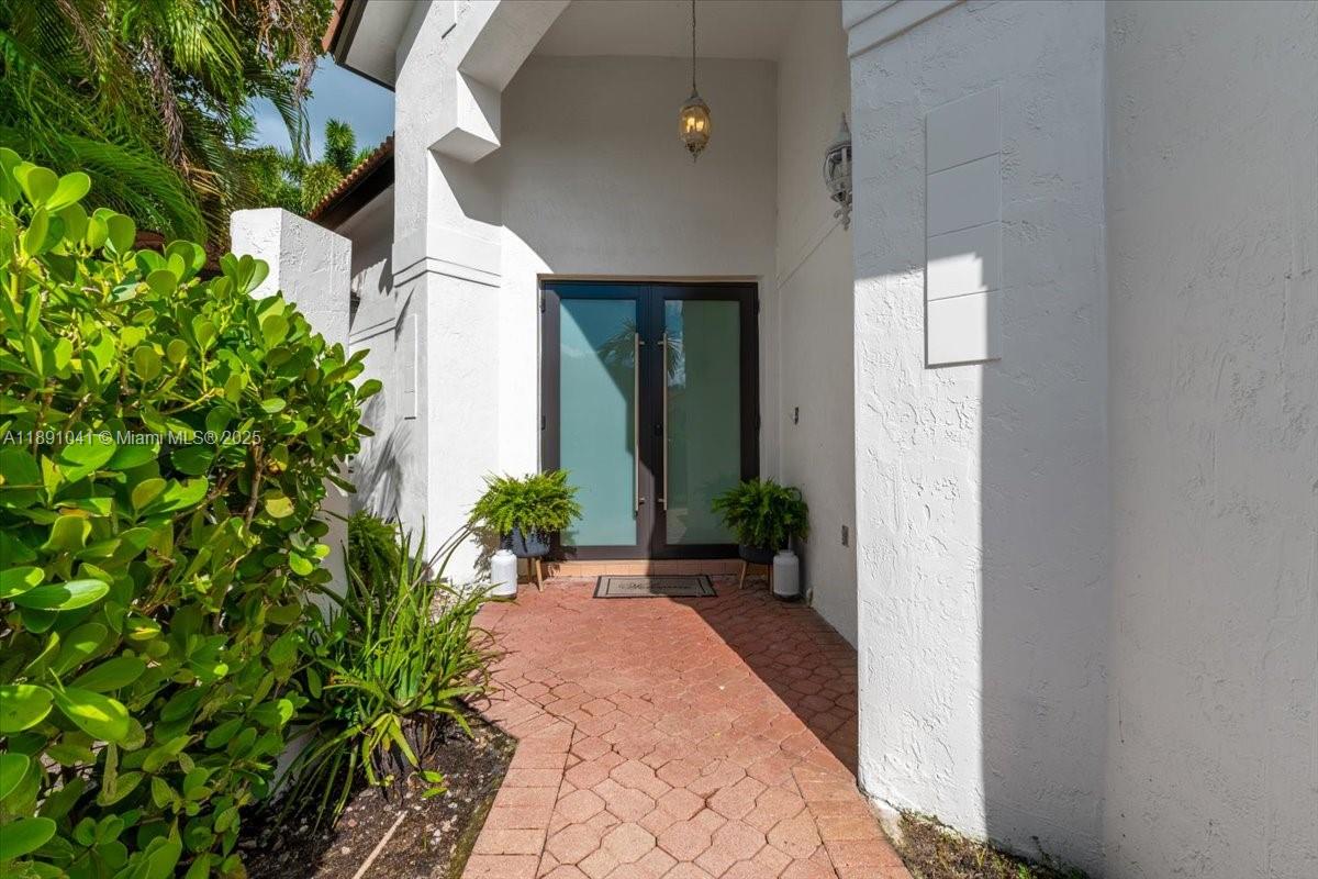 HOLLYWOOD LAKES COUNTRY C - Residential