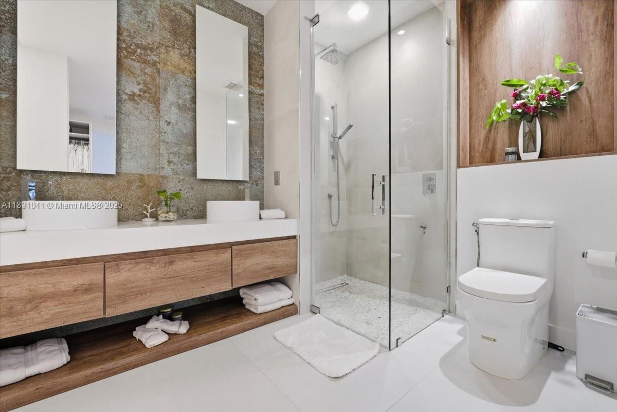 HOLLYWOOD LAKES COUNTRY C - Residential