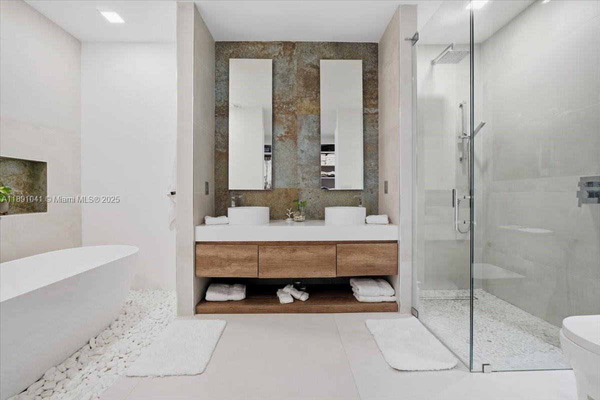HOLLYWOOD LAKES COUNTRY C - Residential