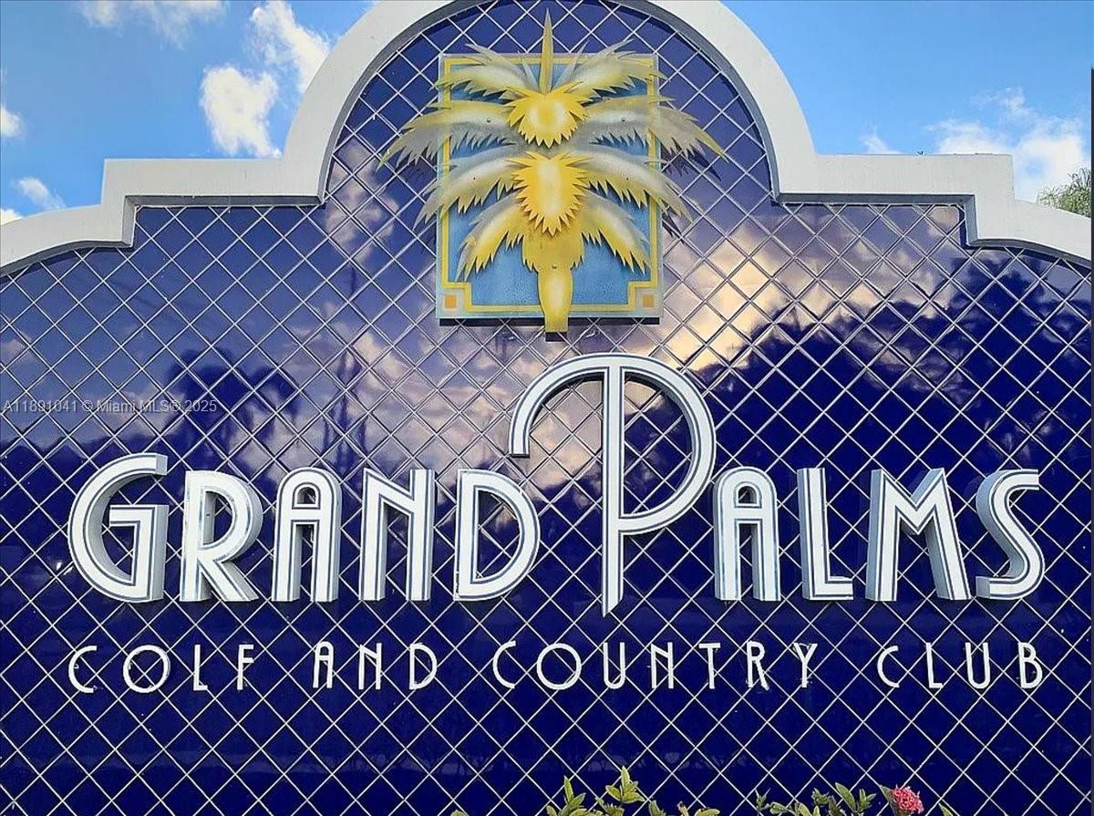 HOLLYWOOD LAKES COUNTRY C - Residential