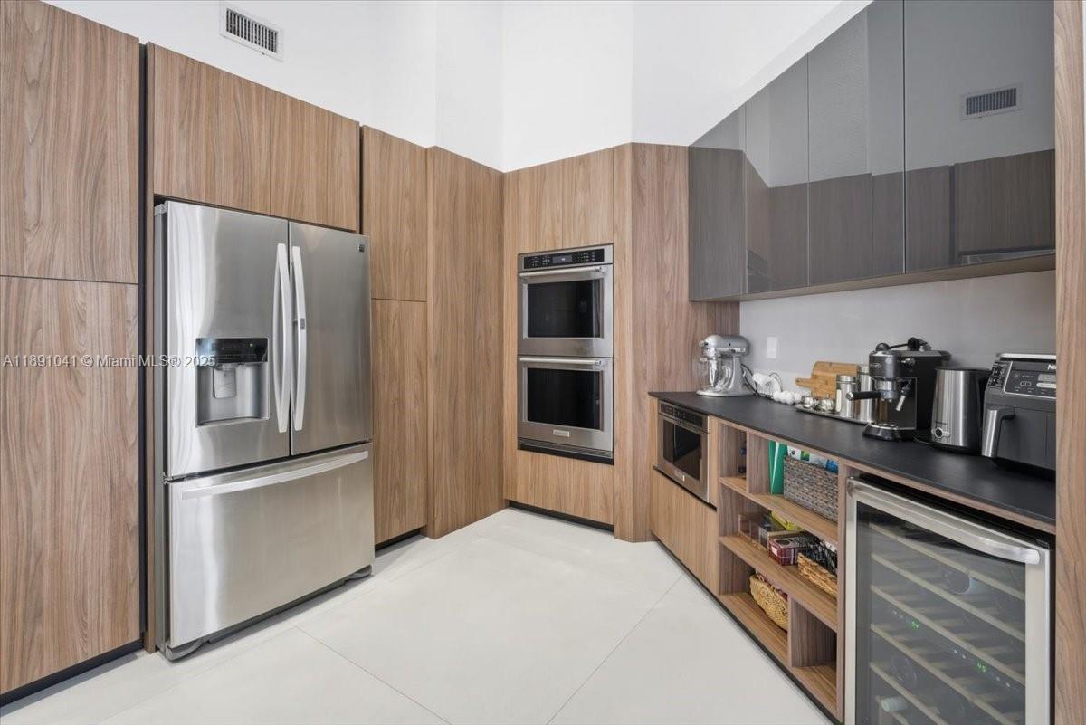 HOLLYWOOD LAKES COUNTRY C - Residential